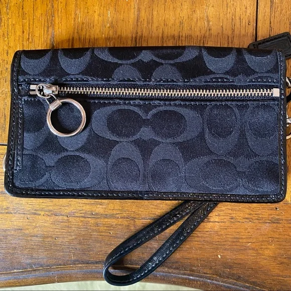 Coach Poppy wristlet with great silver detail! - Picture 7 of 7